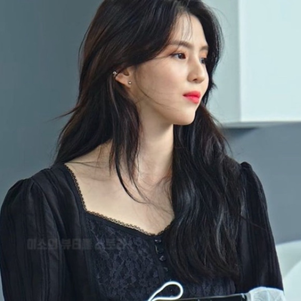 Han sohee LEVÉ lace square blouse